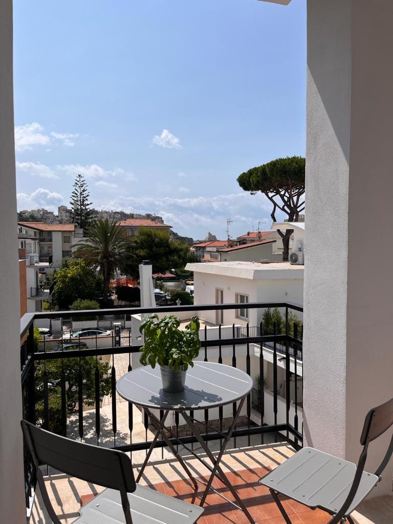 Il Volo Bed and Breakfast Sperlonga Exteriör bild