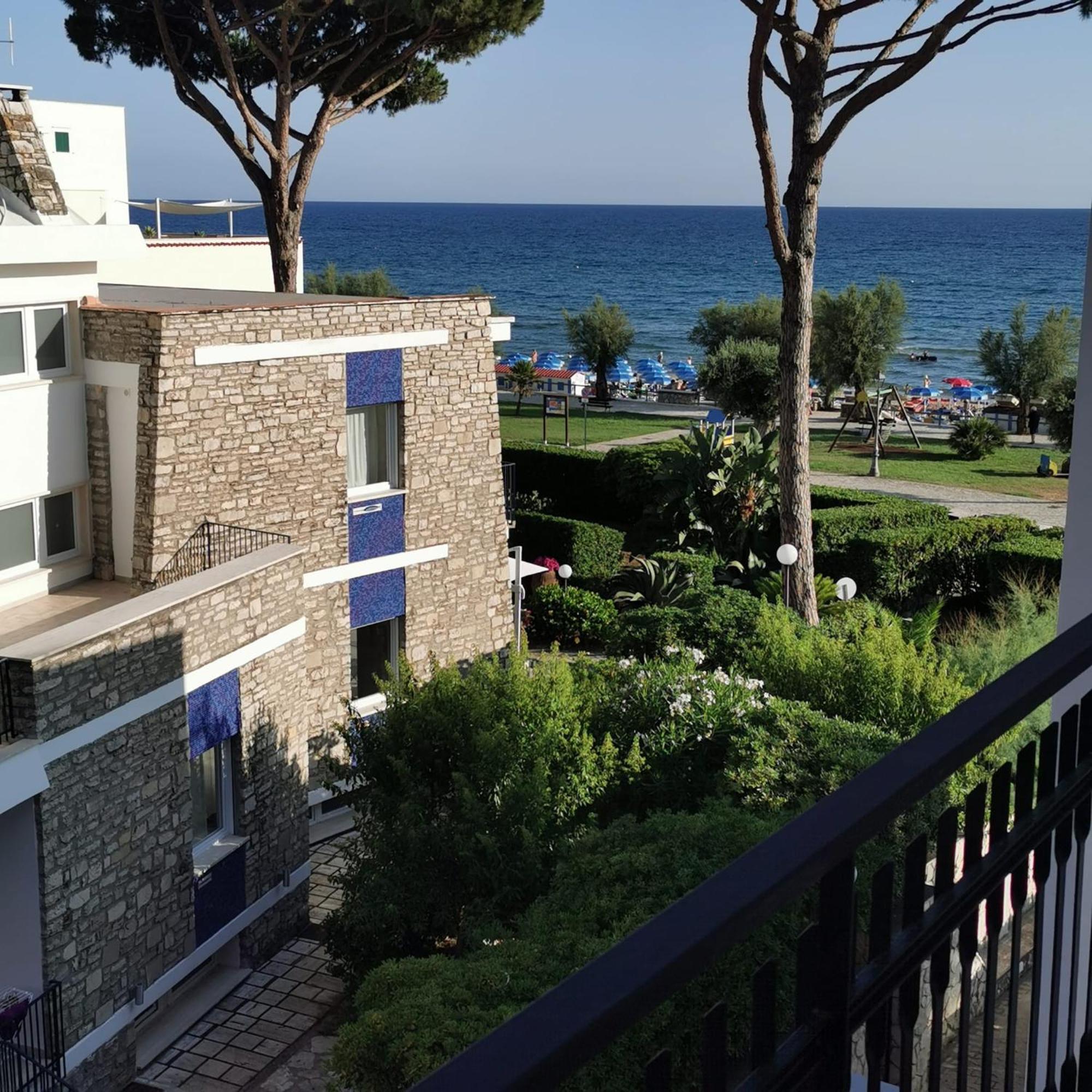 Il Volo Bed and Breakfast Sperlonga Exteriör bild
